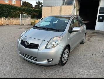 Toyota yaris anno 2006 benzina