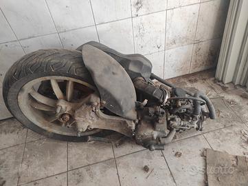 blocco motore piaggio Beverly 250