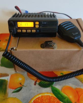 Ricetrasmettitore veicolare UHF icom ic-f210