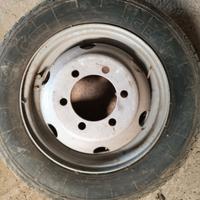 Ruote con cerchioni.