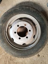 Ruote con cerchioni.