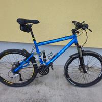 mountain bike bi-amortizzata