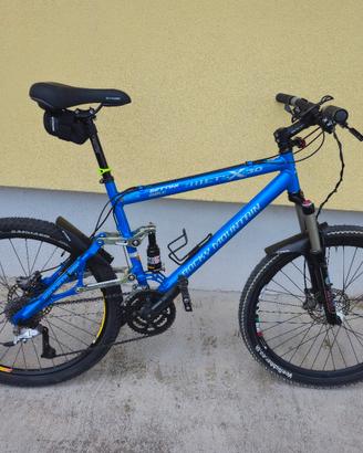 mountain bike bi-amortizzata