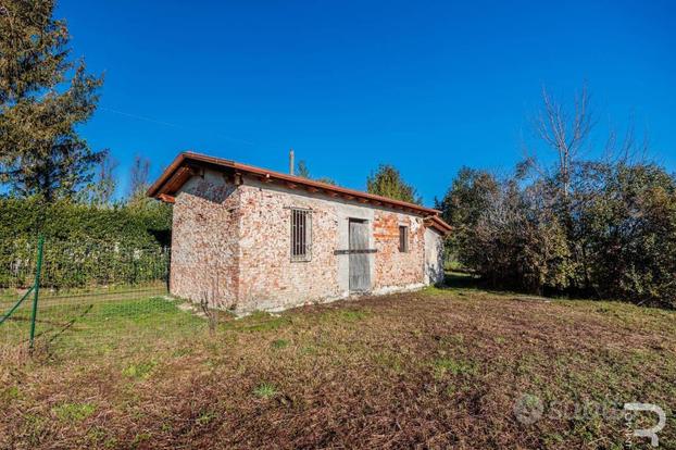 Rustico in stato grezzo vicino alla spiaggia