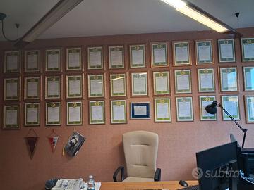 Blocco di 40 cornici in legno da falegnameria