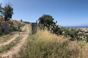 Fabbricato rustico 120mq con terreno di 60.000mq