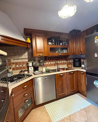 Cucina  legno massello con elettrodomestici