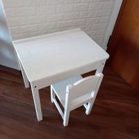 Scrivania Ikea porta libri per bambini