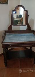 Antica toeletta\pettiniera