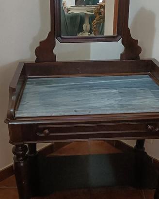 Antica toeletta\pettiniera