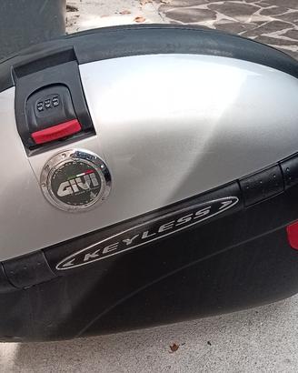 Coppia valigie latetali Givi Monokey + acc. 
