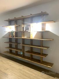 libreria sospesa in legno vecchio varie profondità