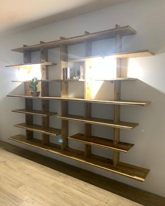 libreria sospesa in legno vecchio varie profondità