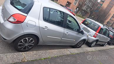 Renault clio 2012