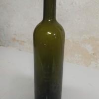 233 bottiglie e bottiglioni in vetro per vino
