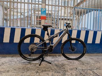E-MTB atom Lynx 2023 Bi-ammortizzara-Pari al Nuo