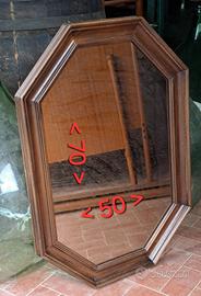 Specchio con struttura in legno