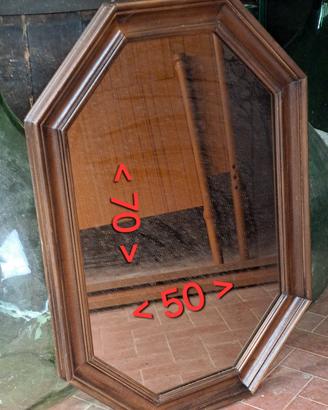 Specchio con struttura in legno