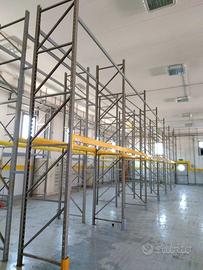 Scaffalatura industriale professionale – stock