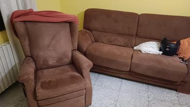 set divano e poltrona color cammello