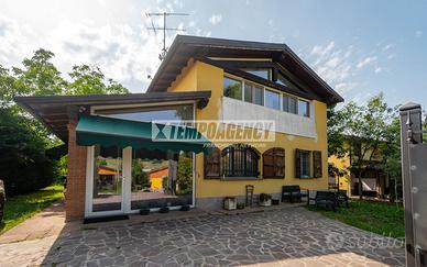 VILLA INDIPENDENTE CON GIARDINO A PRIGNANO SULLA S