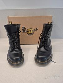 stivale stringato dr. martens 