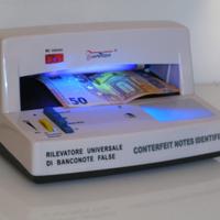 Verifica banconote false tramite ultravioletto