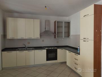 Cucina Angolare Semi Nuova 5 Metri Totali