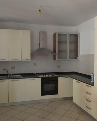 Cucina Angolare Semi Nuova 5 Metri Totali