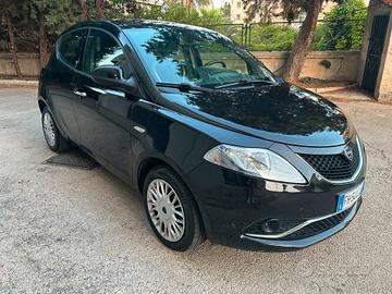 Lancia Ypsilon 1.2 69 CV 5 porte Gold