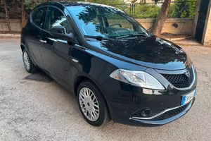 Lancia Ypsilon 1.2 69 CV 5 porte Gold