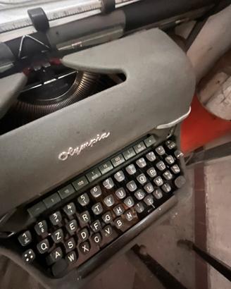 Macchina da scrivere olimpia anni 60/70