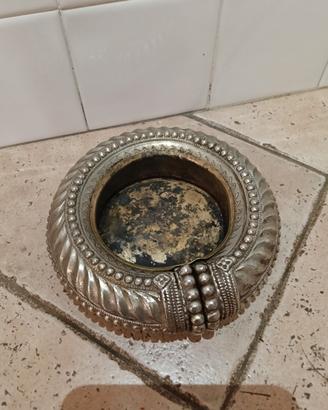 antica cavigliera etnica montata a posacenere