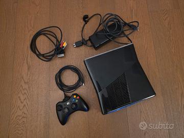 Xbox 360 Slim - Pulita dentro e con giochi in foto