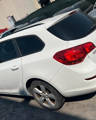 Disponibili ricambi usati per Opel Astra J Anno 20