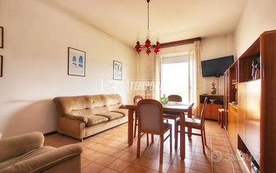 AMPIO TRILOCALE CON POSTO AUTO