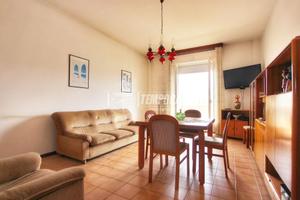 AMPIO TRILOCALE CON POSTO AUTO