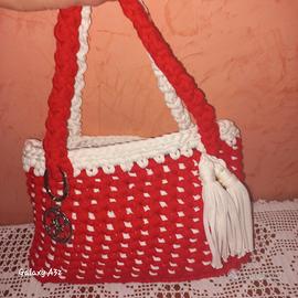 Borsa uncinetto in fettuccia 