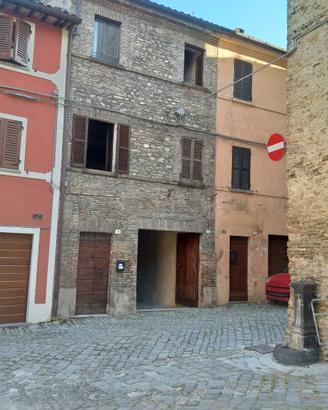 Schiera-Centro storico-3 livelli da mq45