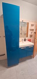 Mobile bagno con lavabo, specchio e colonna