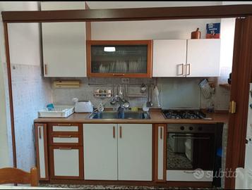Cucina con forno compreso 