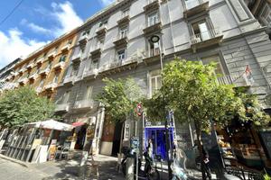 2 LOCALI A NAPOLI