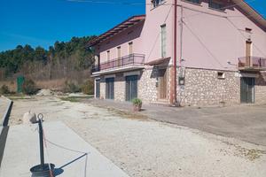 Negozio/Locale commerciale lungo strada SP 415