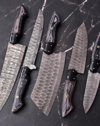 Set coltelli damascati con manico in legno