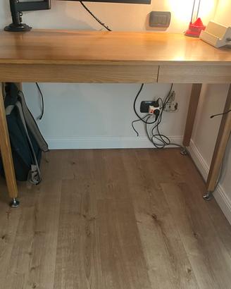 Scrivania in legno