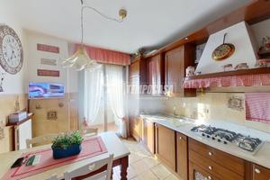 Luminoso quadrilocale con box e cantina