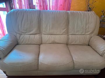 divani legno e pelle