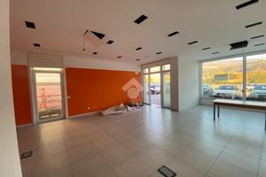 NEGOZIO A NEGRAR DI VALPOLICELLA