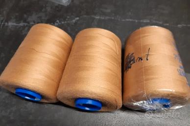 fili per tagliacuci o macchina da cucire 