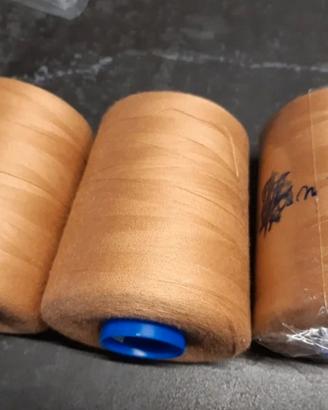fili per tagliacuci o macchina da cucire 